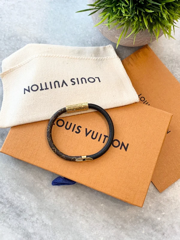 LOUIS VUITTON 2019 Monogram Daily Confidential Bracelet In Black Size 17